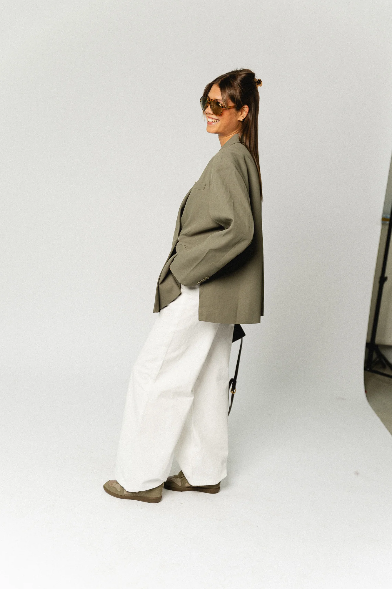 Chloe oversized blazer olive - Image 3