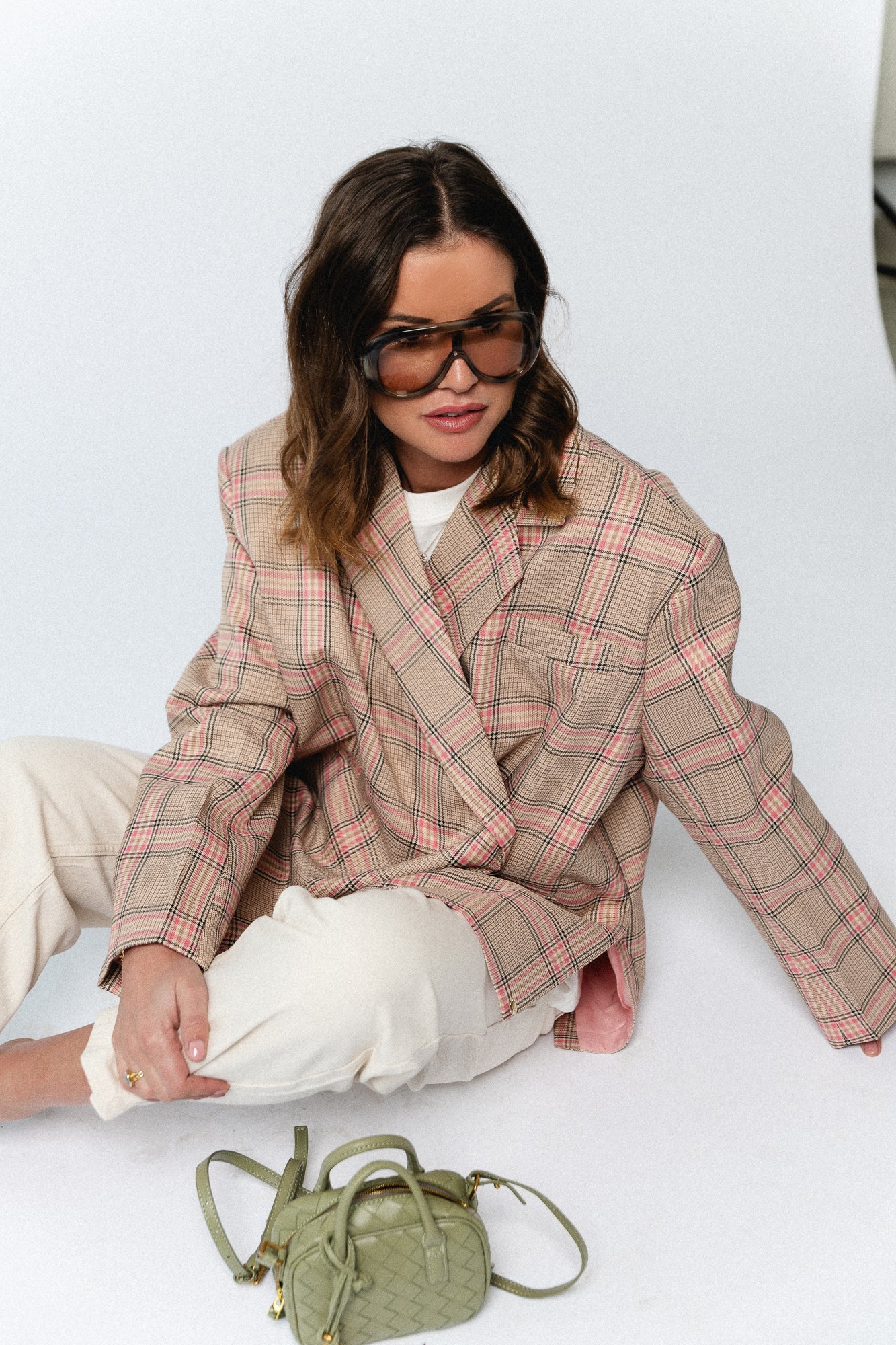 Chloe oversized signature check blazer pink/beige - Image 4