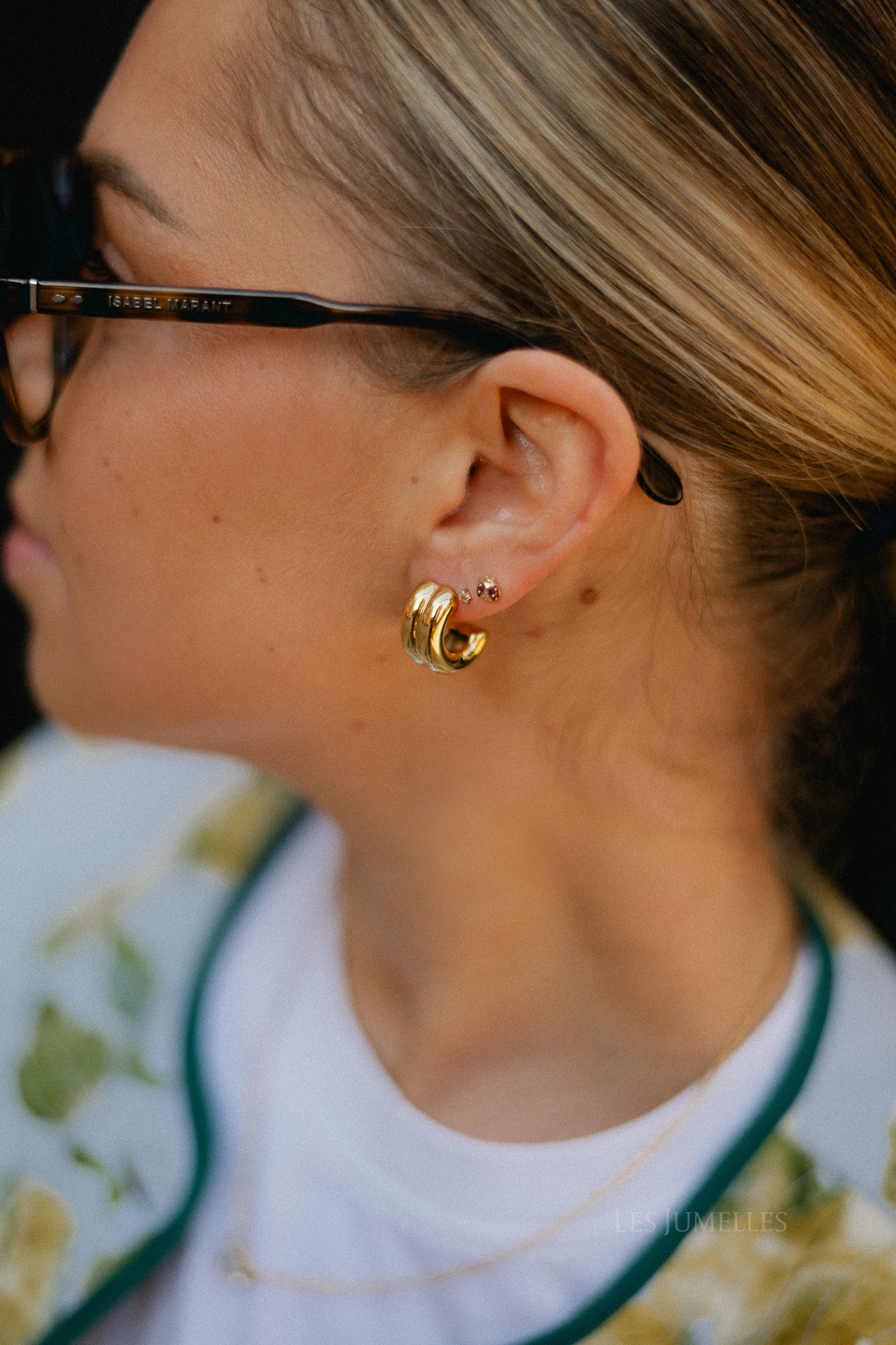 Double huggie earrings gold - Image 2
