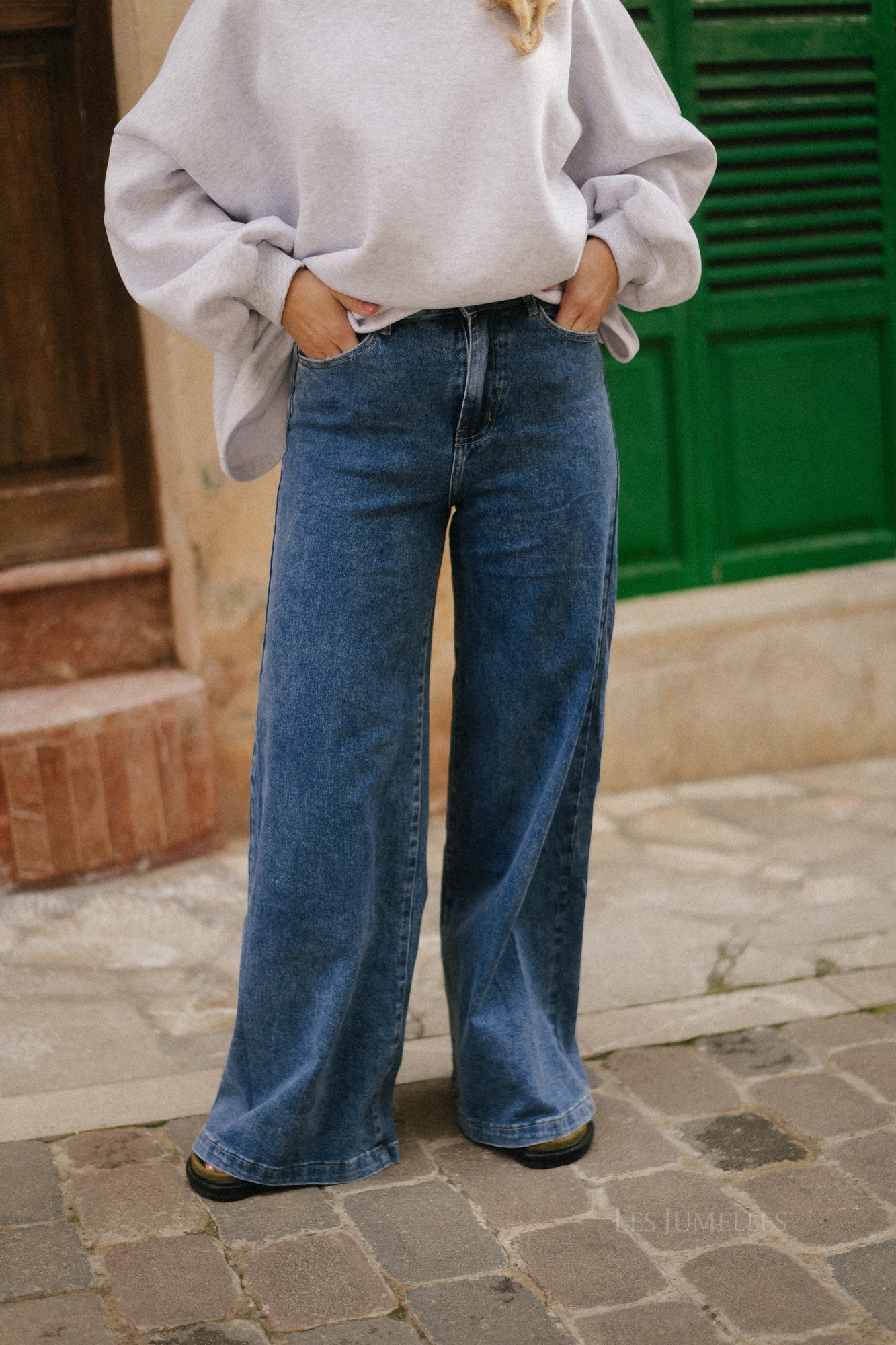 Gloria wide leg jeans medium blue - Image 2