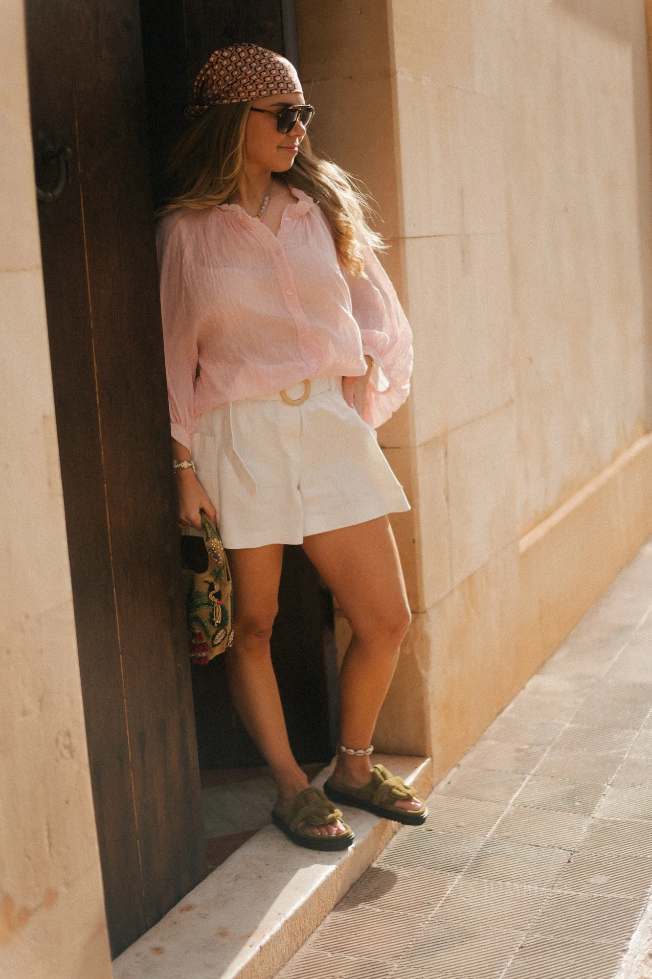 Hannah high waisted shorts ecru denim - Image 9