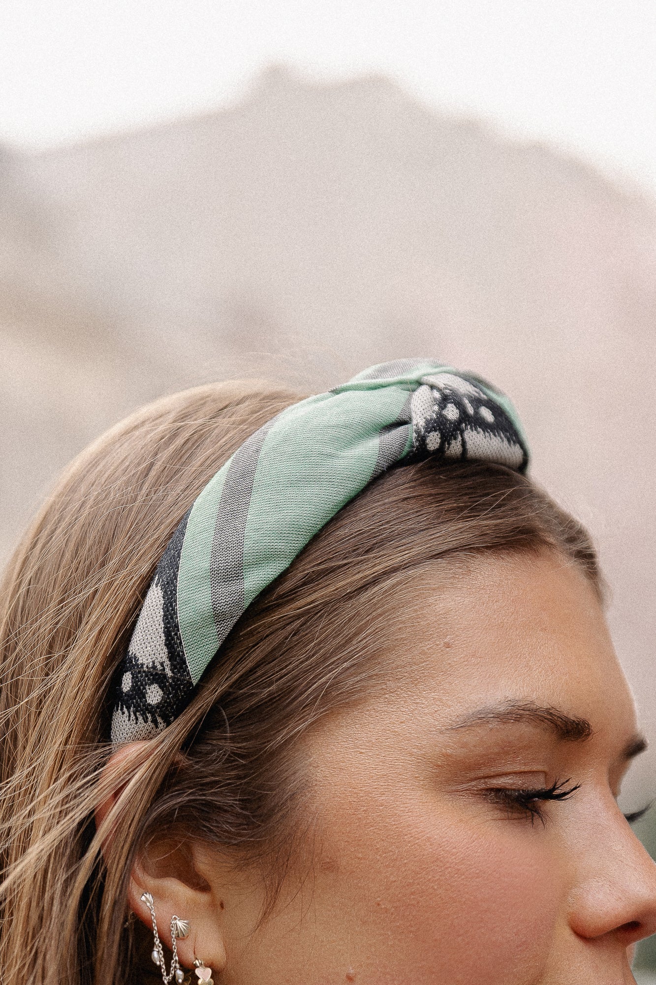 Knot hairband 13G green/black - Image 3