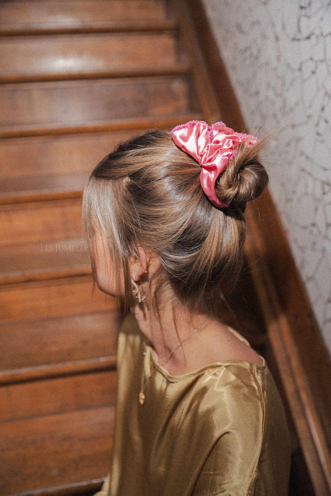 Luster bead scrunchie desert rose - Image 3