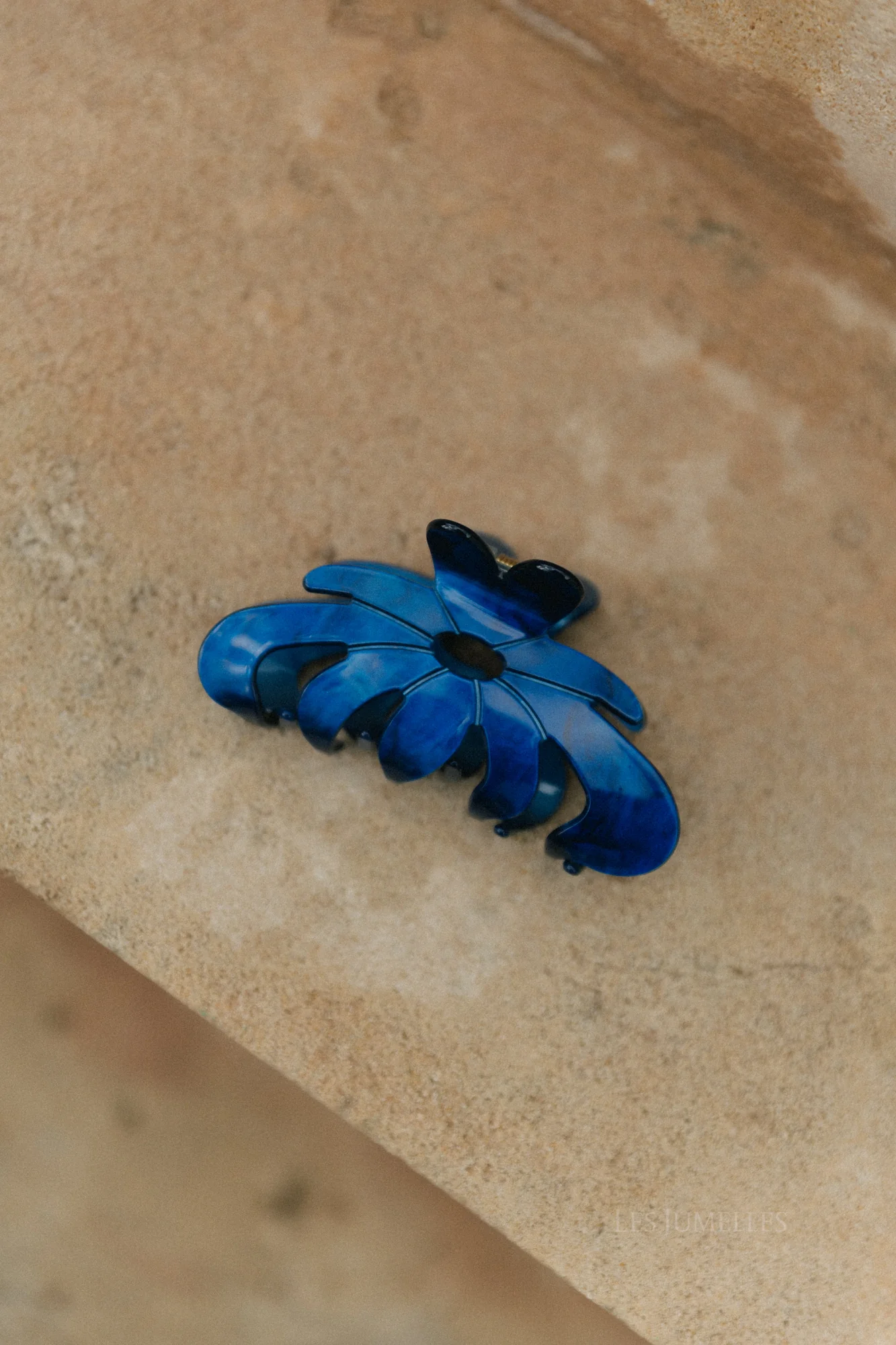 Marbie magnolia hair claw dazzling blue - Image 2
