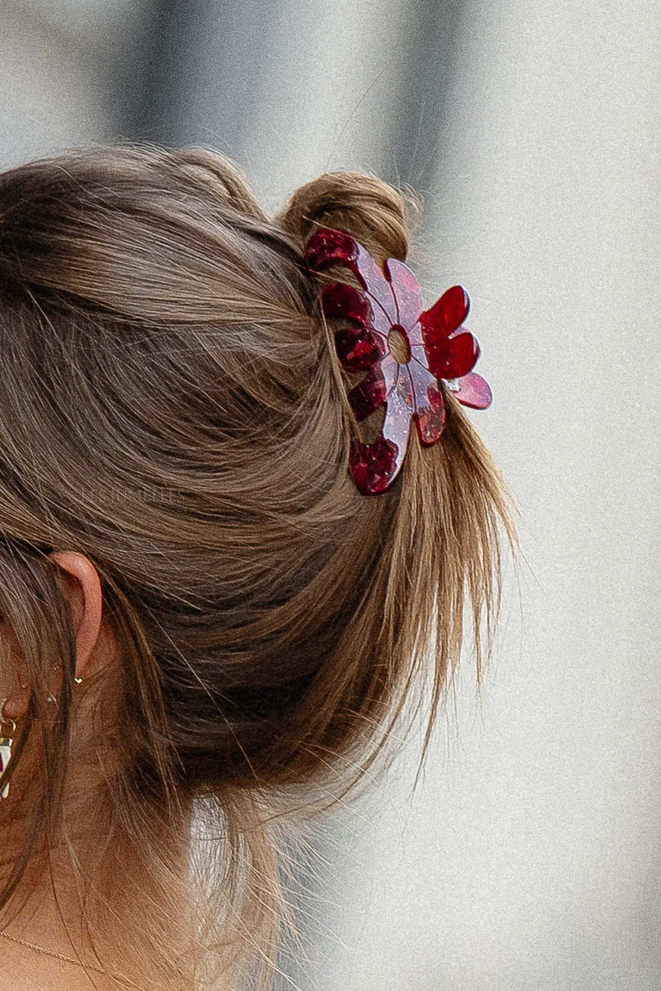 Marbie magnolia hair claw tibetan red - Image 3