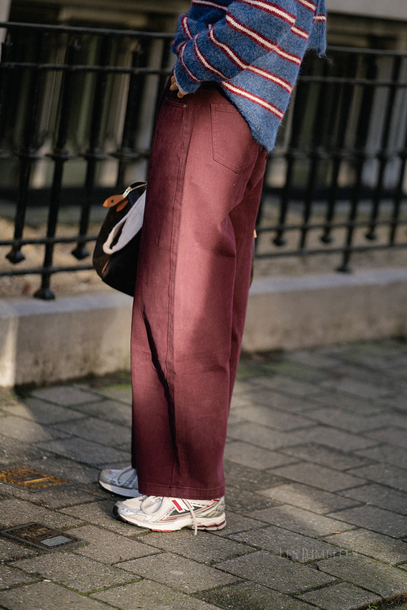 Olivia barrel jeans burgundy - Image 2