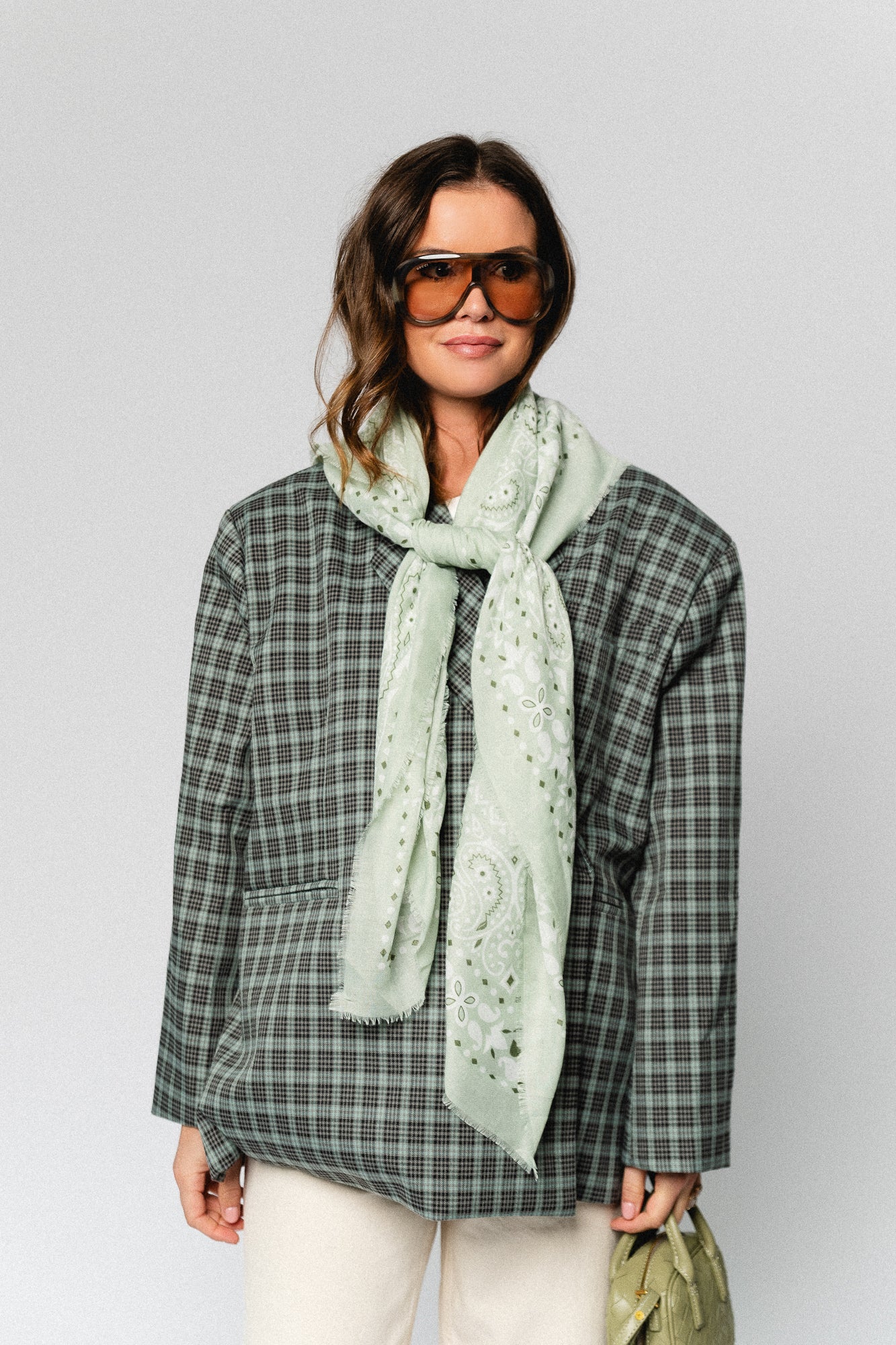 Paisley print scarf pastel green - Image 2