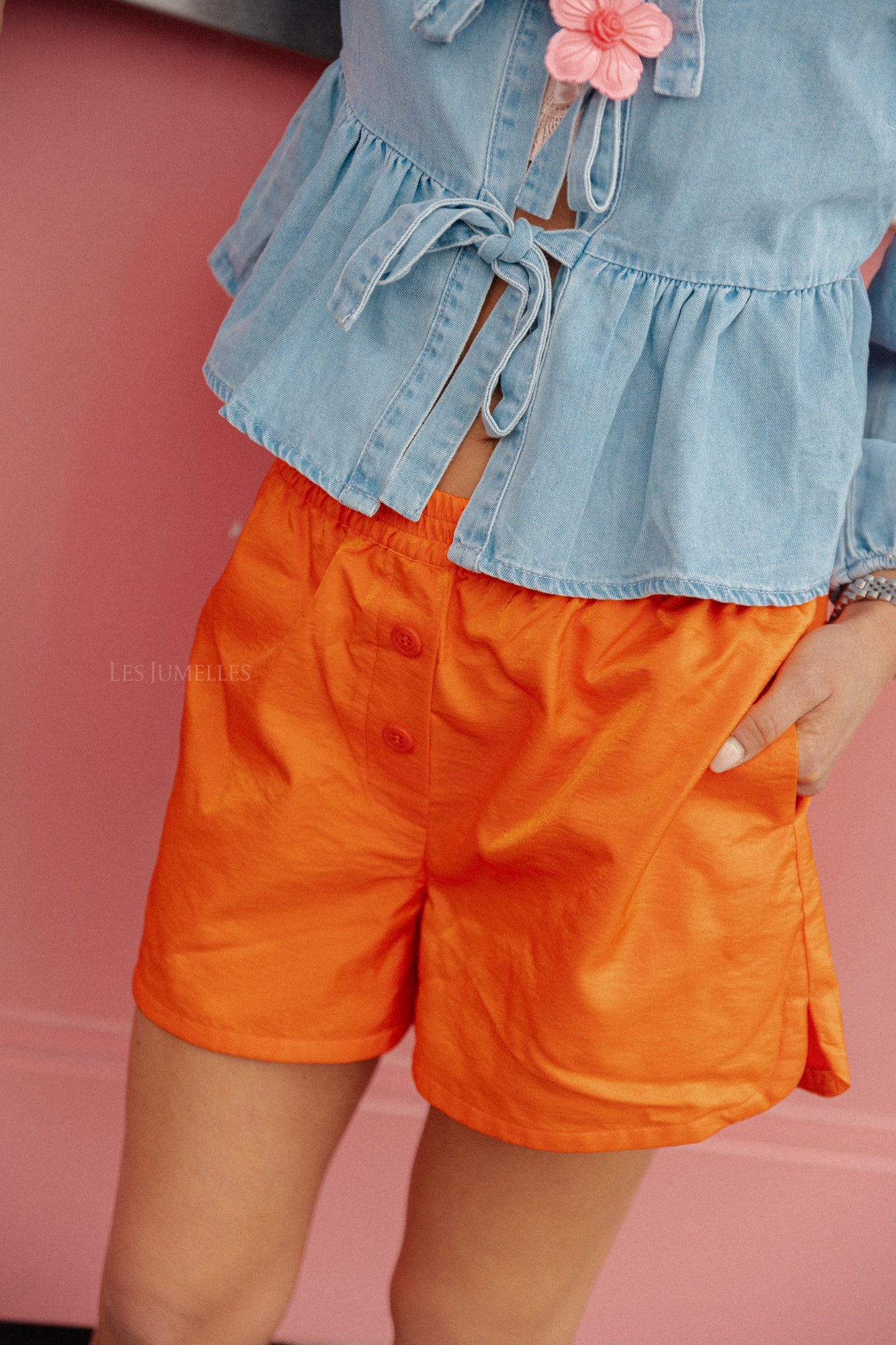 Shiny casual shorts orange