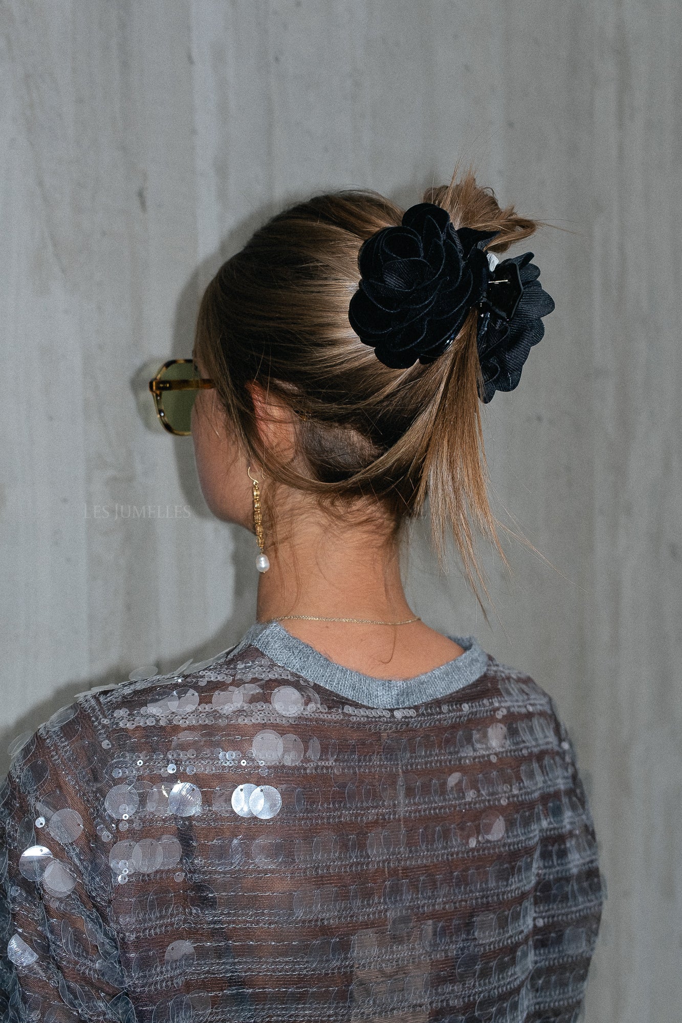 Velvet peromia hair claw black - Image 2