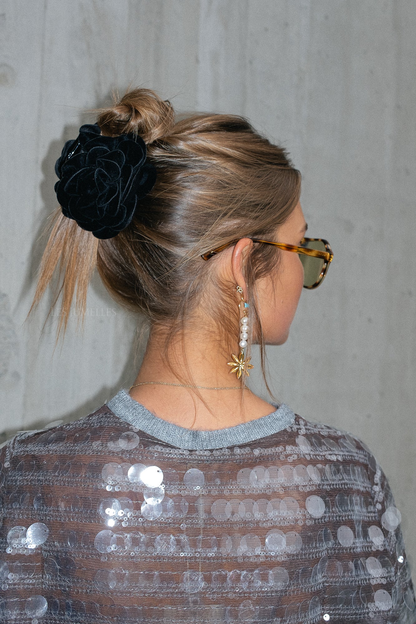 Velvet peromia hair claw black - Image 3